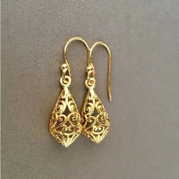 Must Go‼️ NWOT Gold Filigree Dangle Earrings. Read Description Carefully Below
